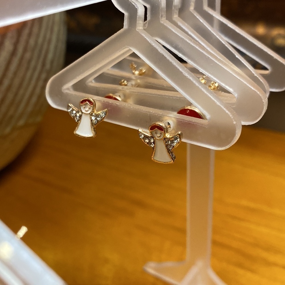 Earring Stand with 8 Pairs of Christmas Earrings NWOT…Great Gift - Picture 7 of 10